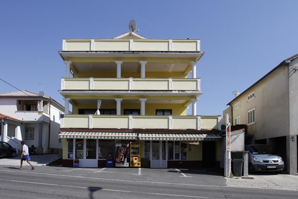 Apartments Ribaric Rab Town Exterior photo